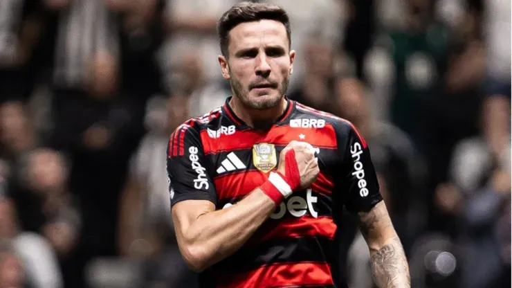 Saúl comemora gol pelo Flamengo.