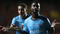 Vitinho comemora seu gol na vitória do Fortaleza sobre o Sport.