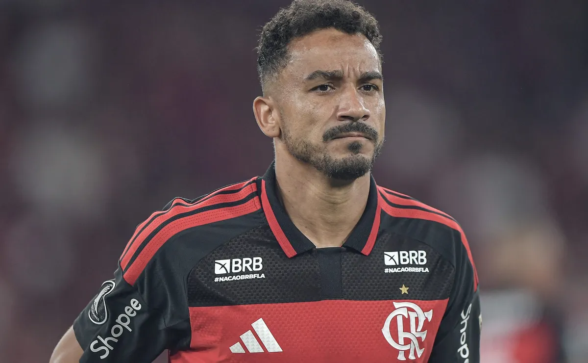 Flamengo se movimenta para definir futuro de Danilo após a Copa do Mundo