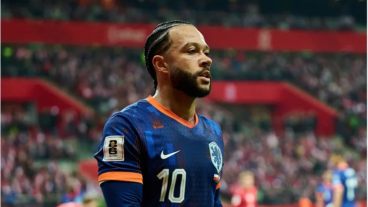 Depay durante amistoso entre Polônia e Holanda