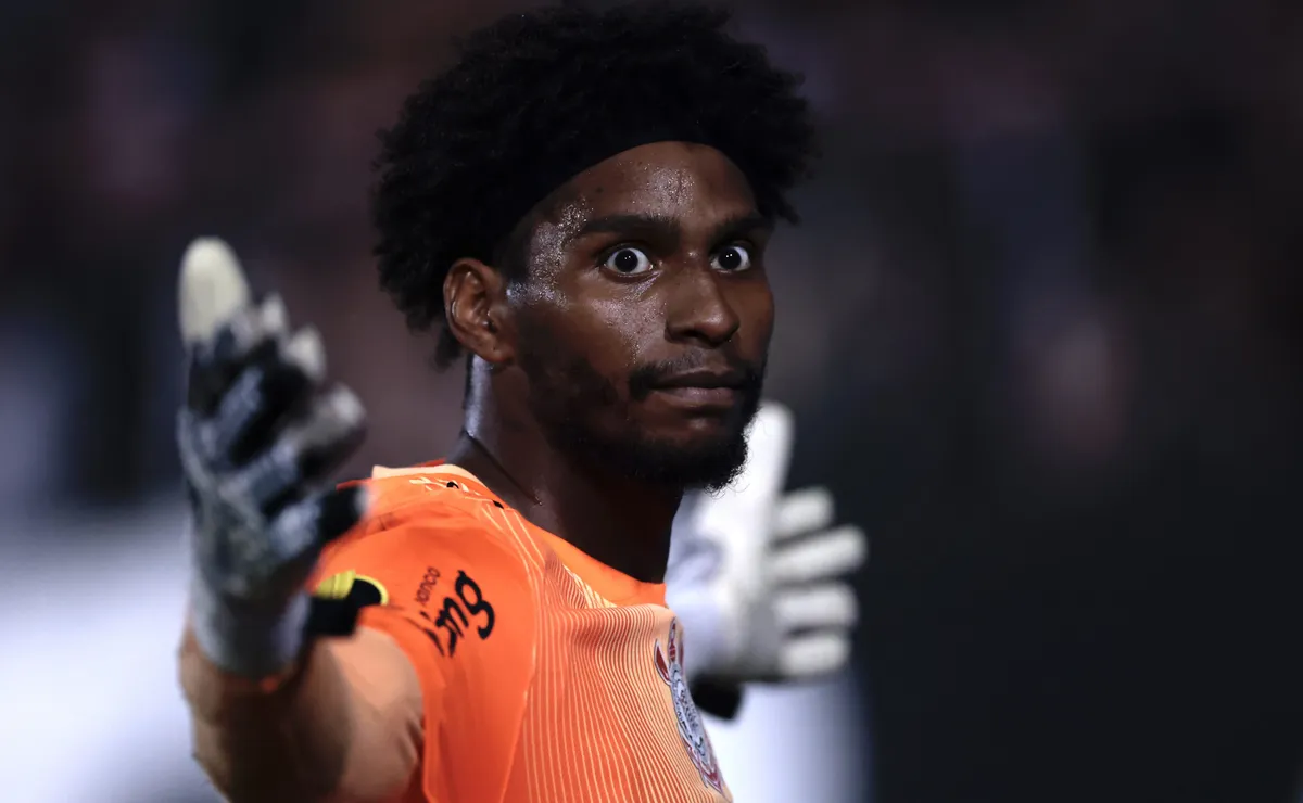 Hugo Souza vai estar na Copa do Mundo de 2030, diz Fernando Diniz