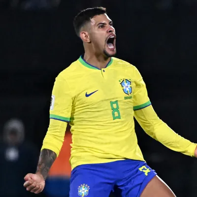Bruno Guimarães usa Vini para defender o Brasil