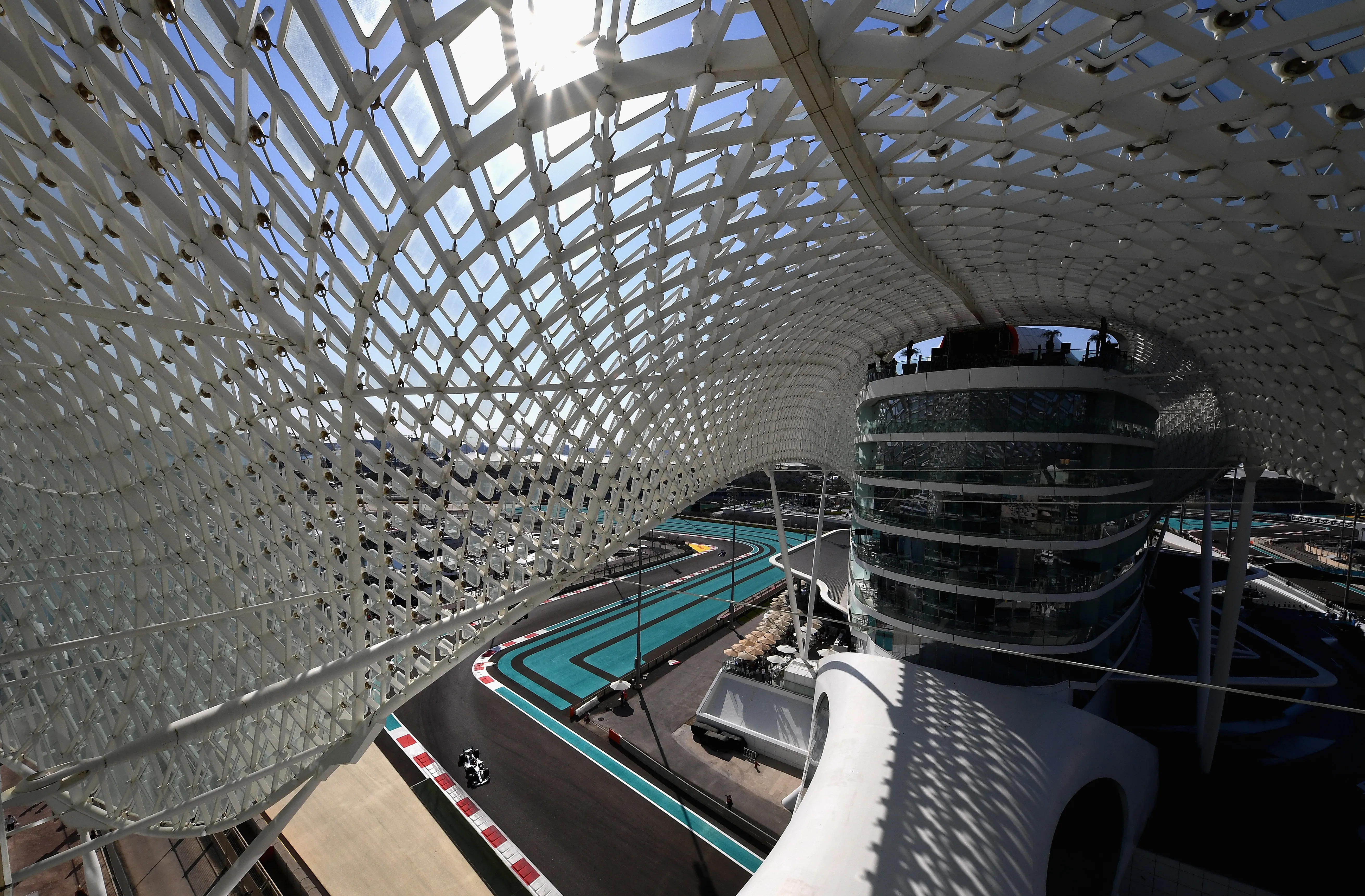 ABU DHABI, UNITED ARAB EMIRATES – NOVEMBER 23: Lewis Hamilton of Great Britain driving the (44) Mercedes AMG Petronas F1 Team Mercedes WO9 on track during practice for the Abu Dhabi Formula One Grand Prix at Yas Marina Circuit on November 23, 2018 in Abu Dhabi, United Arab Emirates. (Photo by Clive Mason/Getty Images)