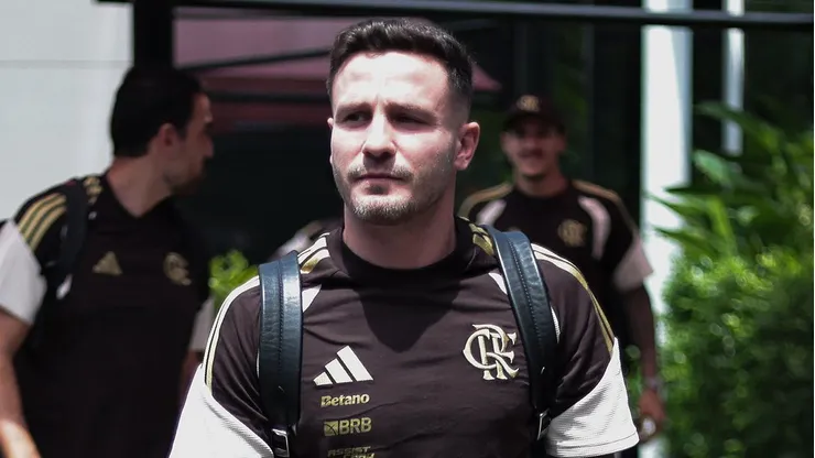 Saul jogador do Flamengo durante viagem com a delegação