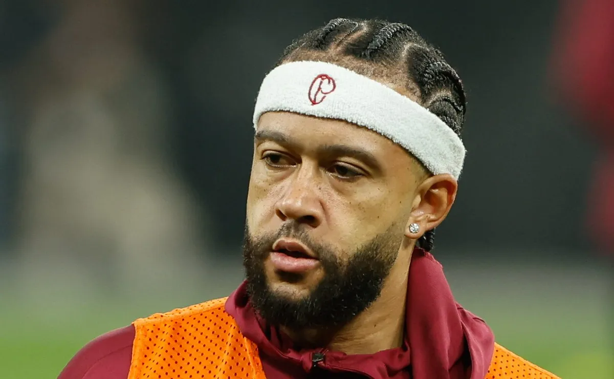 Corinthians encaminha renovação com Memphis Depay até 2028 e anúncio pode acontecer antes da Copa