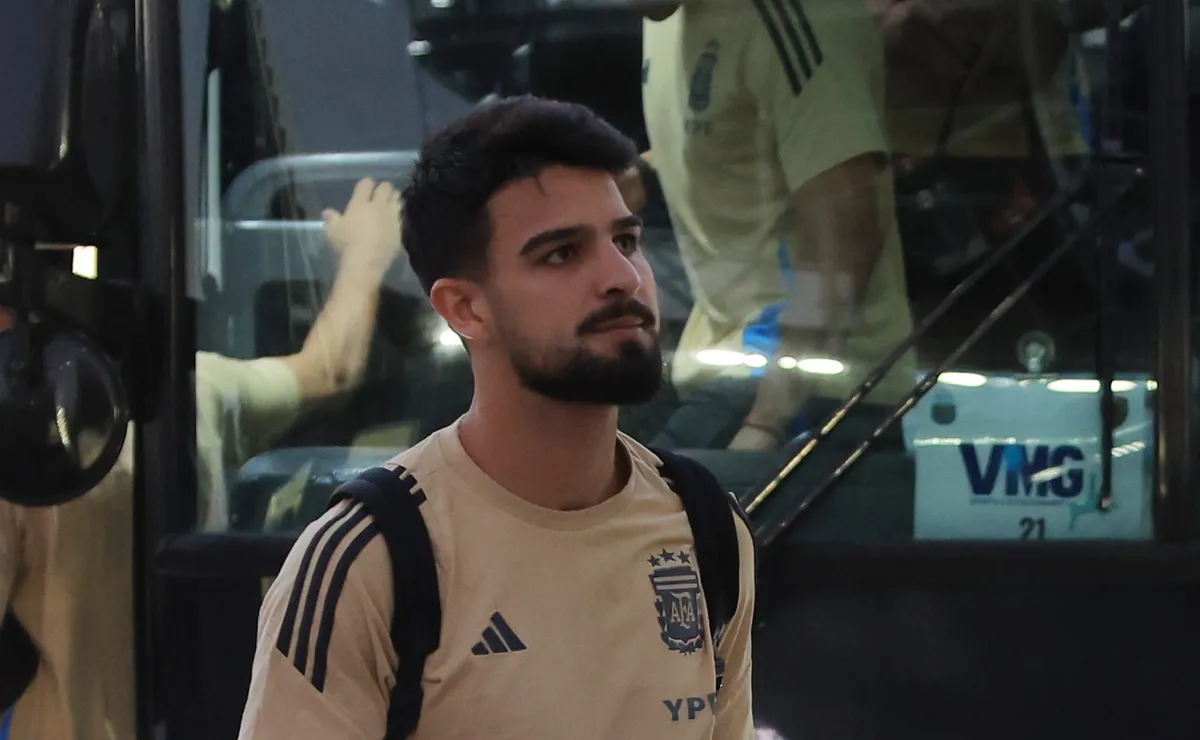 Flaco López disputa vaga na Copa do Mundo com zagueiro Senesi