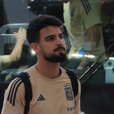 Flaco López e zagueiro Senesi disputam vaga na Copa