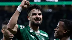 Jhon Arias jogador do Palmeiras comemora seu gol com Flaco Lopez jogador da sua equipe durante partida contra o Junior Barranquilla no estadio Nubank Arena pelo campeonato Copa Libertadores 2026. Foto: Marcello Zambrana/AGIF