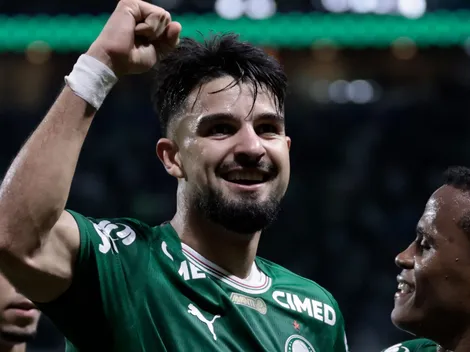 Abel despista sobre saída de Flaco e ressalta fase do atacante