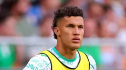 Nelson Deossa pode jogar no futebol brasileiro - Foto: Fran Santiago/Getty Images
