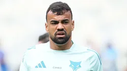 Fabricio Bruno jogador do Cruzeiro durante aquecimento antes da partida contra o Fluminense no estadio Mineirao pelo campeonato Brasileiro A 2025.