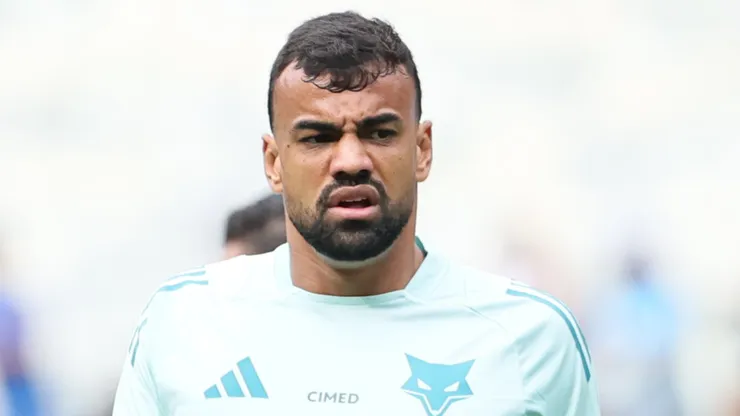 Fabricio Bruno jogador do Cruzeiro durante aquecimento antes da partida contra o Fluminense no estadio Mineirao pelo campeonato Brasileiro A 2025.