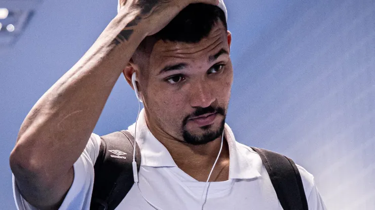 Zagueiro tem o futuro incerto - Foto: Raul Baretta/Santos FC.