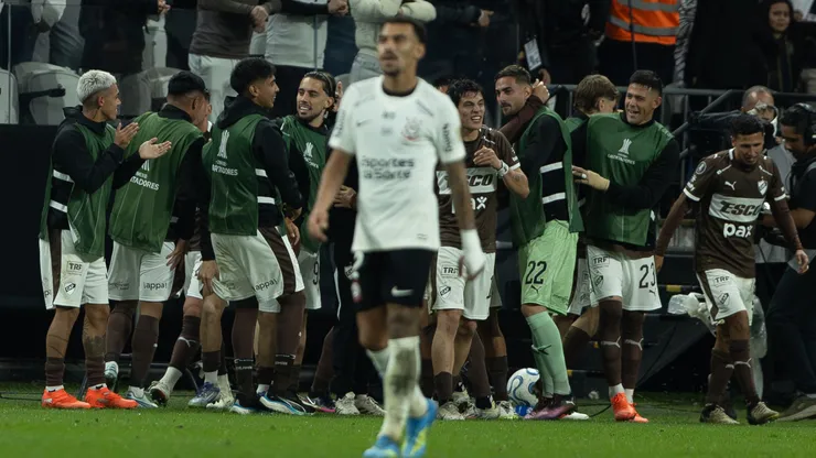 Corinthians amplia crise contra argentinos após nova derrota para o Platense — Foto Joisel AmaralAGIF