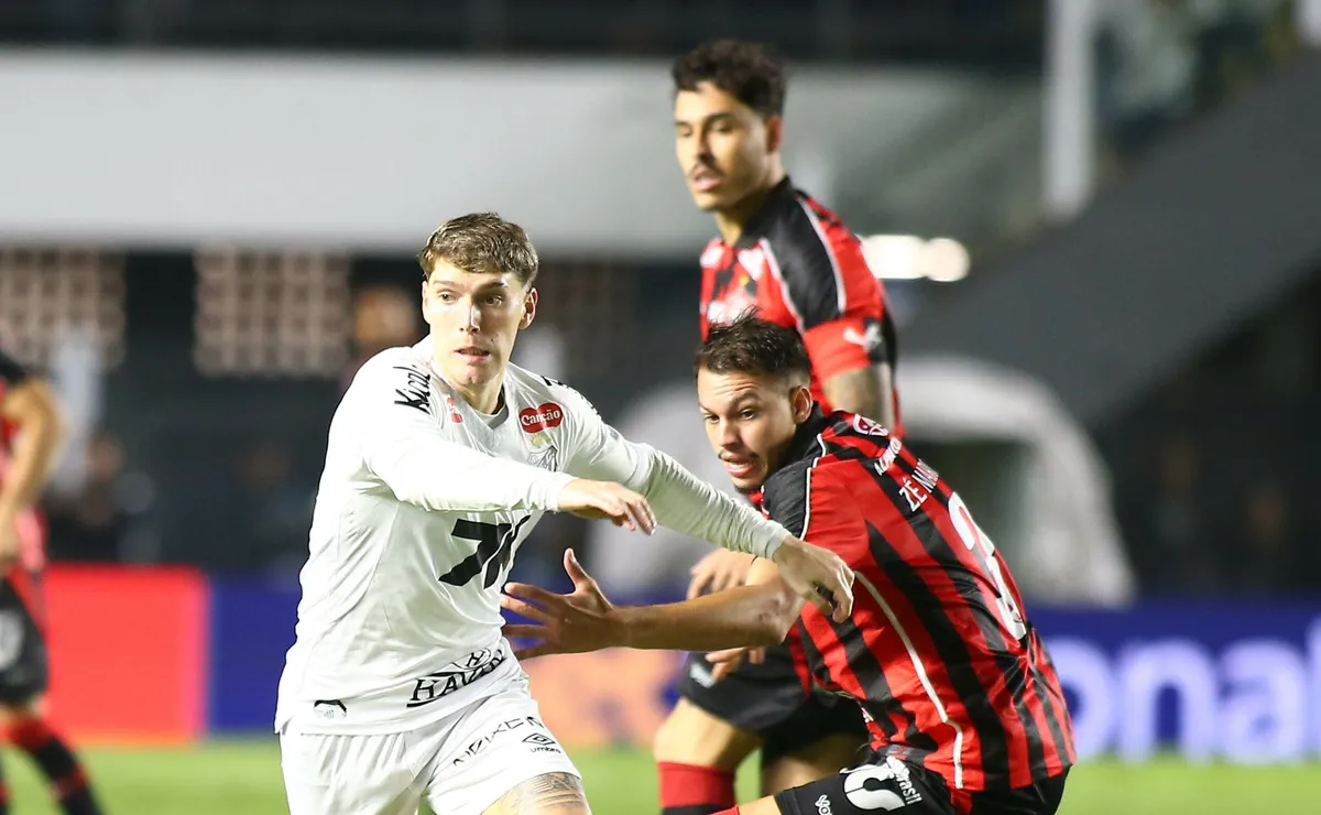 Santos leva vantagem sobre o Vitória e mira manter tabu do rival no Brasileirão