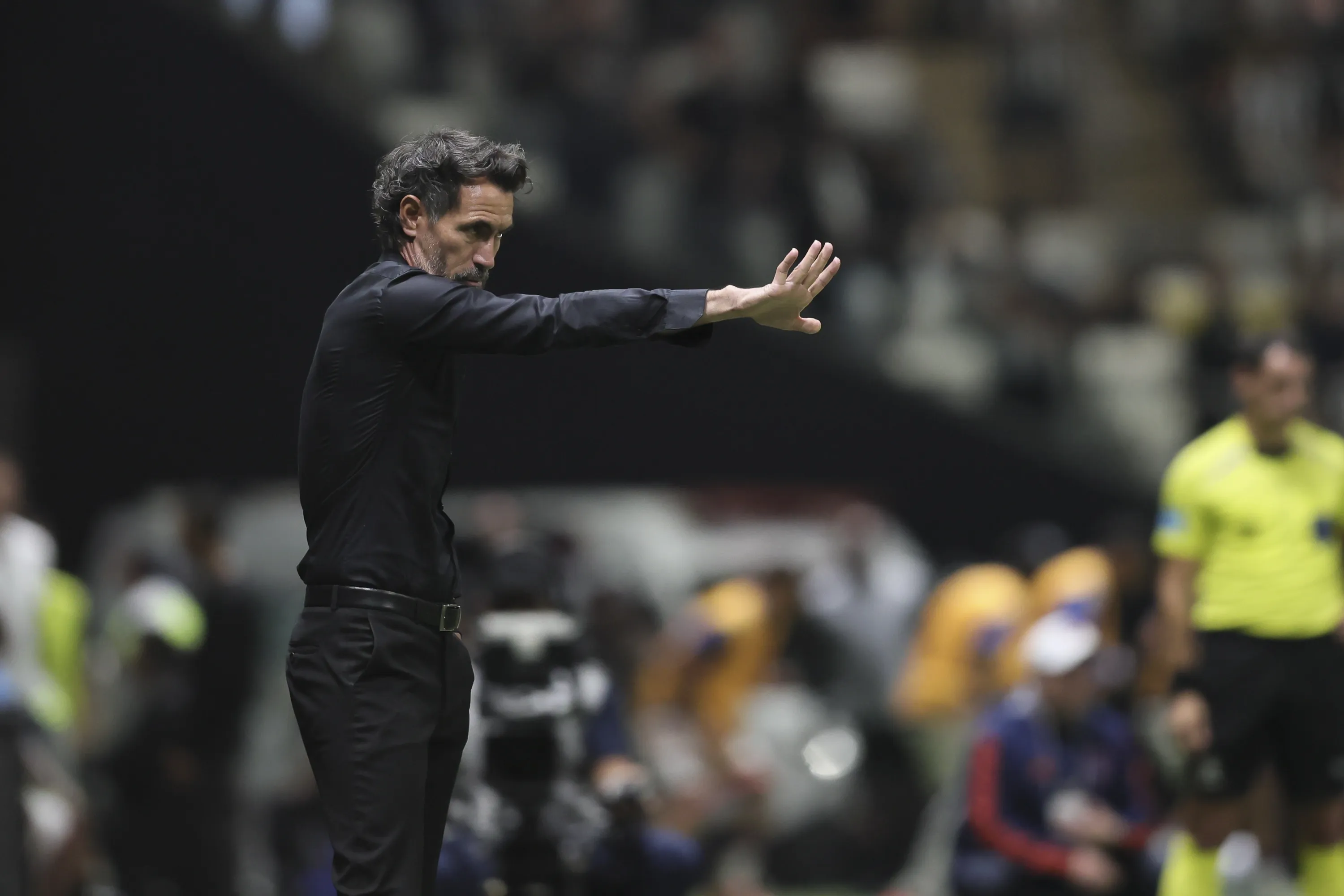 MG – BELO HORIZONTE – 27/05/2026 – COPA SUL-AMERICANA 2026, ATLETICO-MG X PUERTO CABELLO – Eduardo Dominguez tecnico do Atletico-MG durante partida contra o Puerto Cabello no estadio Arena MRV pelo campeonato Copa Sul-Americana 2026. Foto: Gilson Lobo/AGIF