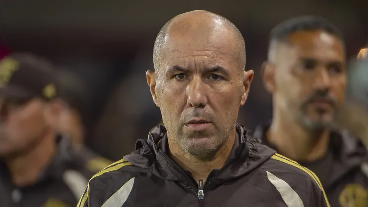 Leonardo Jardim, tecnico do Flamengo, durante partida contra o Bragantino no estadio Cicero De Souza Marques pelo campeonato Brasileiro A 2026. Foto: Anderson Romao/AGIF