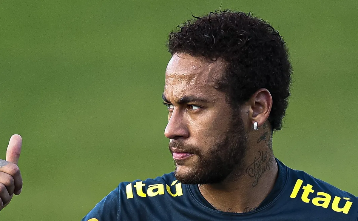 Neymar vai a campo em treino da Seleção e Matheus Cunha diz que o atacante vai se recuperar para a Copa