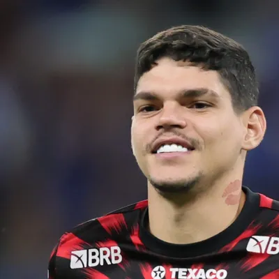 Fla quer garantias bancárias para vender Ayrton Lucas