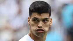 Gabriel Brazão foi punido e desfalca o Santos.