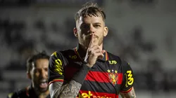 Chrystian Barletta comemora seu gol pelo Sport contra o Ponte Preta.