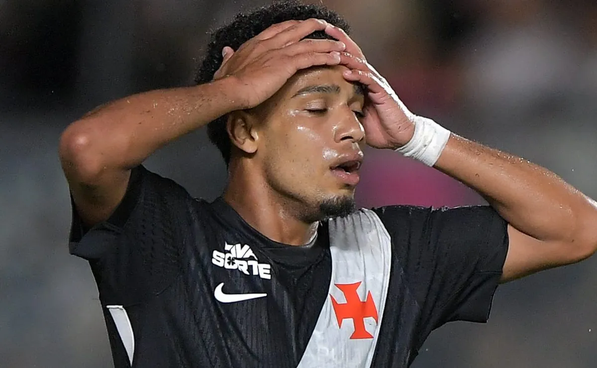 Vasco blinda Brenner e quer recuperar o centroavante durante a Copa