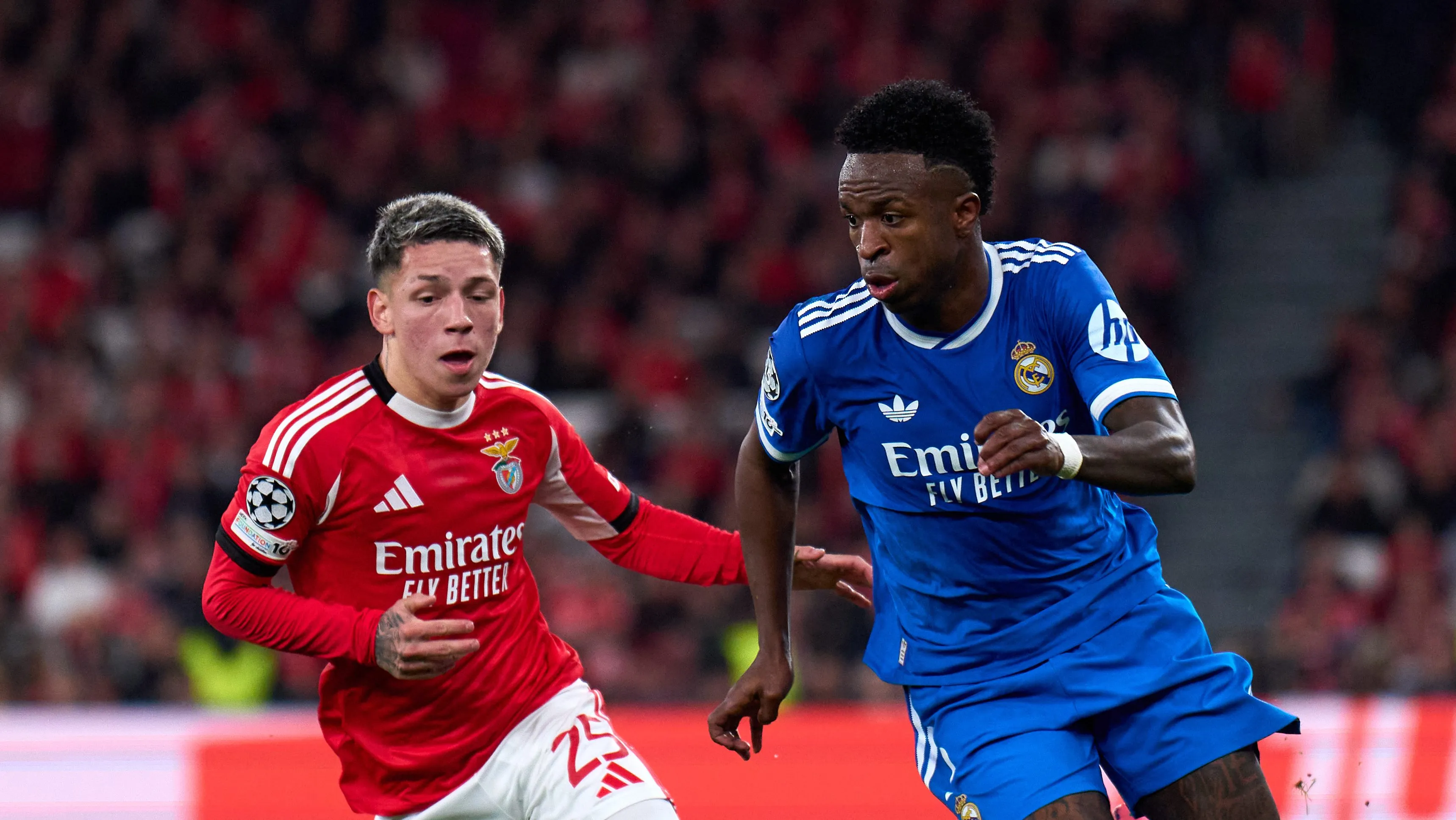 Foto: Angel Martinez/Getty Images – Vinícius Júnior em disputa de bola com Gianluca Prestianni.