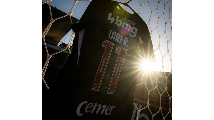 Camisa com o novo patrocínio. Foto: João Gabriel Alves/Vasco