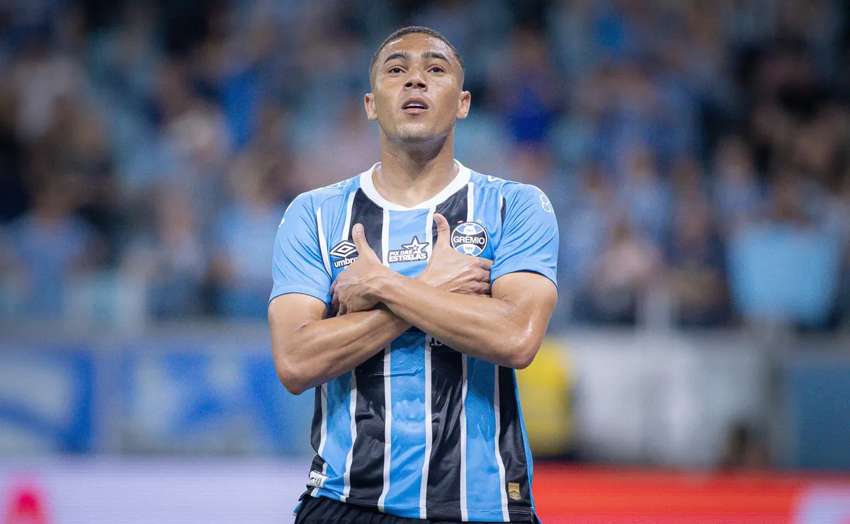 Carlos Vinícius abre o coração sobre a carreira e revela por que quer seguir fazendo história no Grêmio