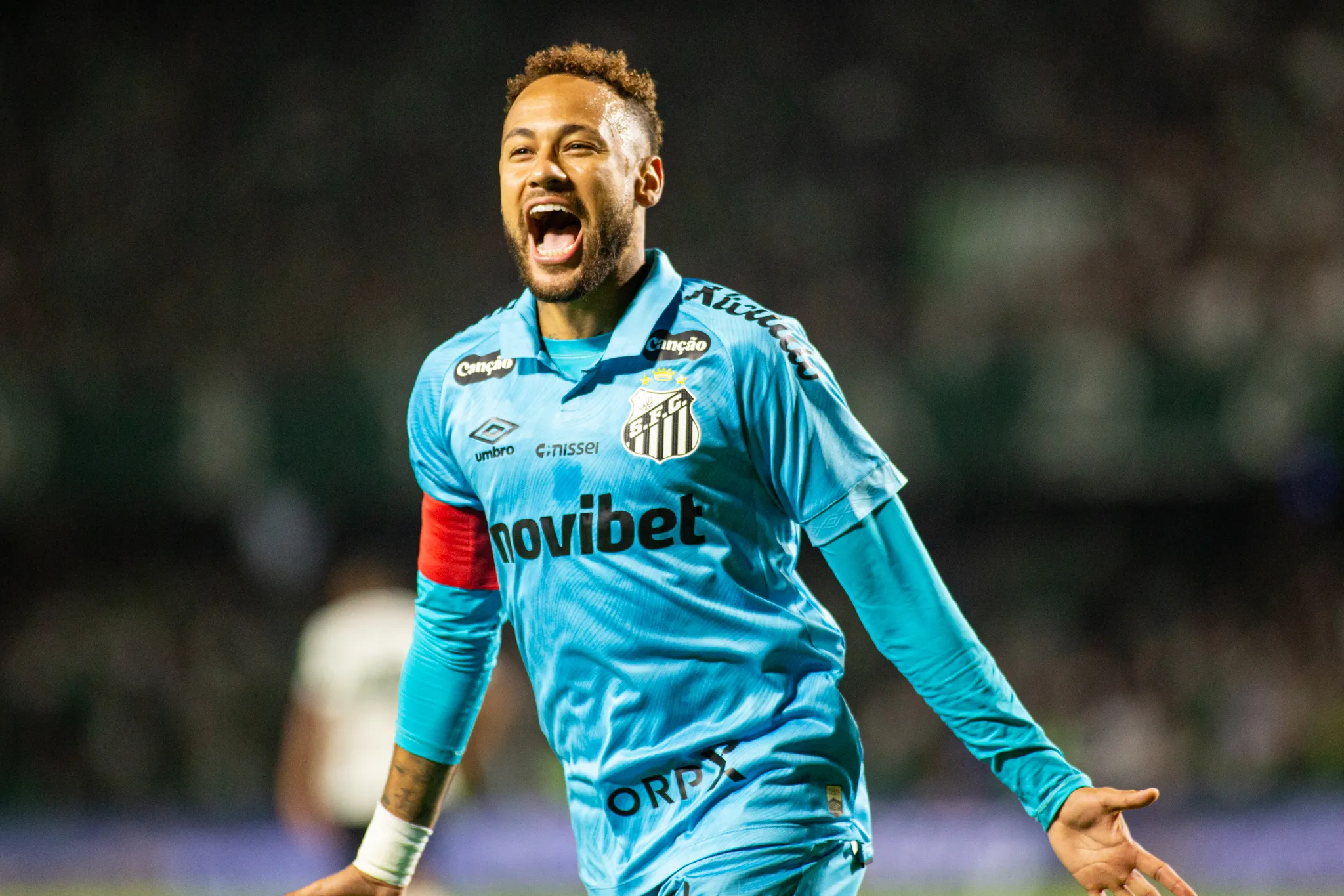 Neymar em ação pelo Santos.  Foto: Luis Garcia/AGIF