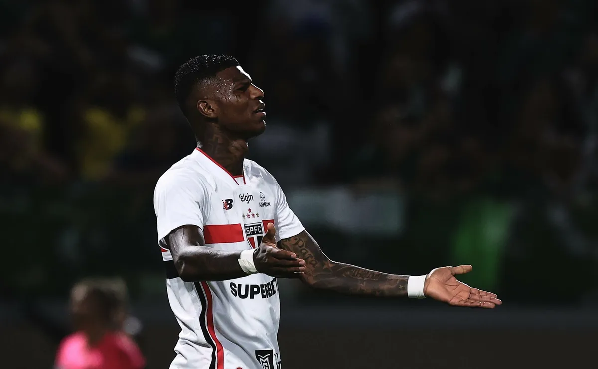 Arboleda notifica o São Paulo, pede reintegração e anúncio por parte do clube