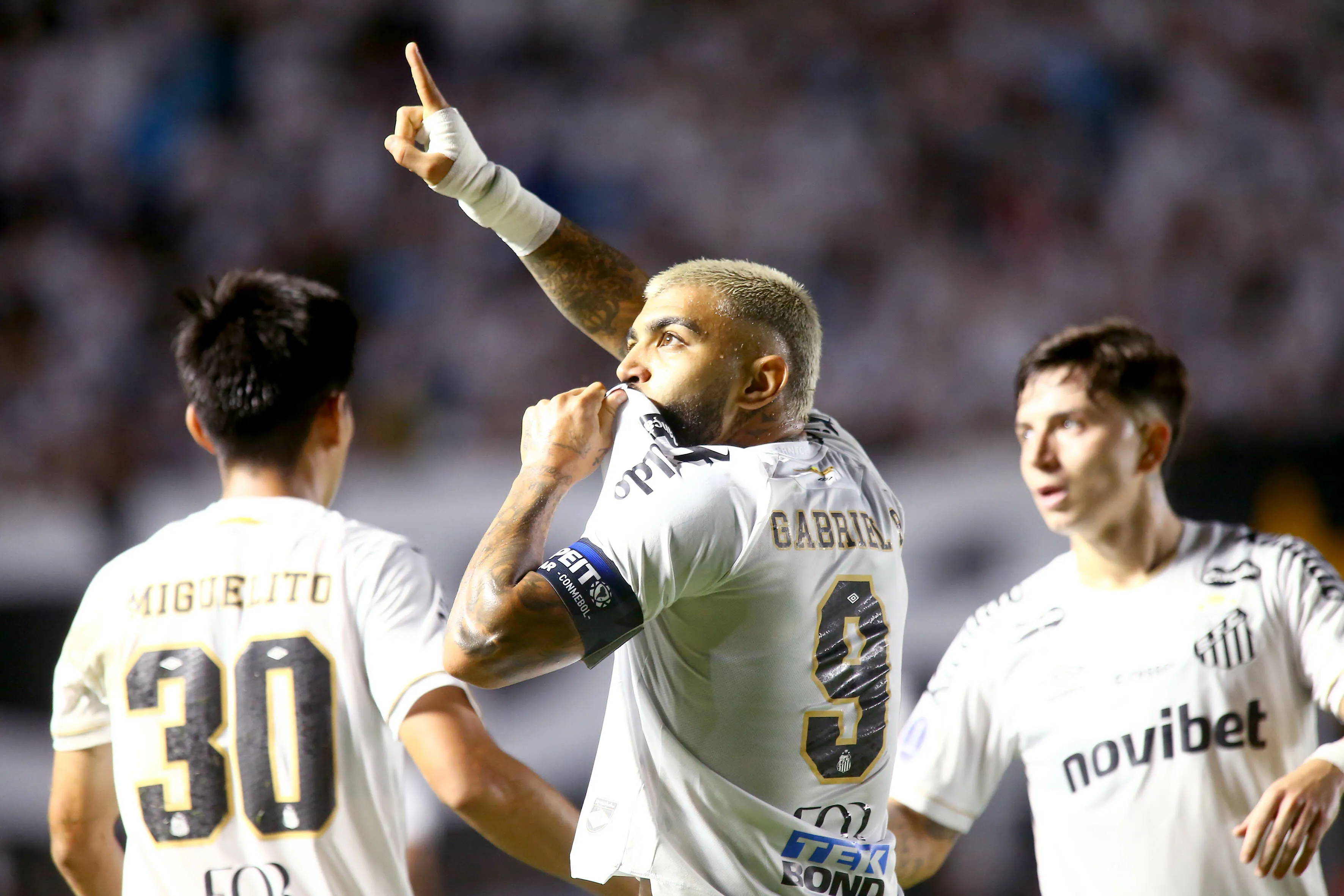 SP – SANTOS – 26/05/2026 – COPA SUL-AMERICANA 2026, SANTOS X DEPORTIVO CUENCA – Gabigol jogador do Santos comemora seu gol durante partida contra o Deportivo Cuenca no estadio Vila Belmiro pelo campeonato Copa Sul-Americana 2026. Foto: Mauricio De Souza/AGIF