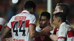 CRB comemora a vitória sobre o Sport fora de casa.