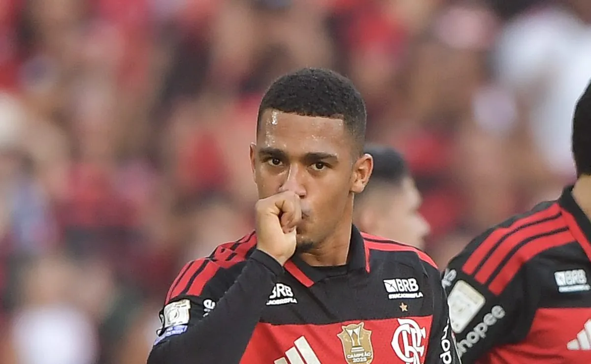 Samuel Lino como meia armador dá resultado e Flamengo vence Coritiba dentro do Maracanã