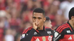 RJ - RIO DE JANEIRO - 30/05/2026 - BRASILEIRO A 2026, FLAMENGO X CORITIBA - Samuel Lino jogador do Flamengo comemora seu gol durante partida contra o Coritiba no estadio Maracana pelo campeonato Brasileiro A 2026. Foto: Thiago Ribeiro/AGIF