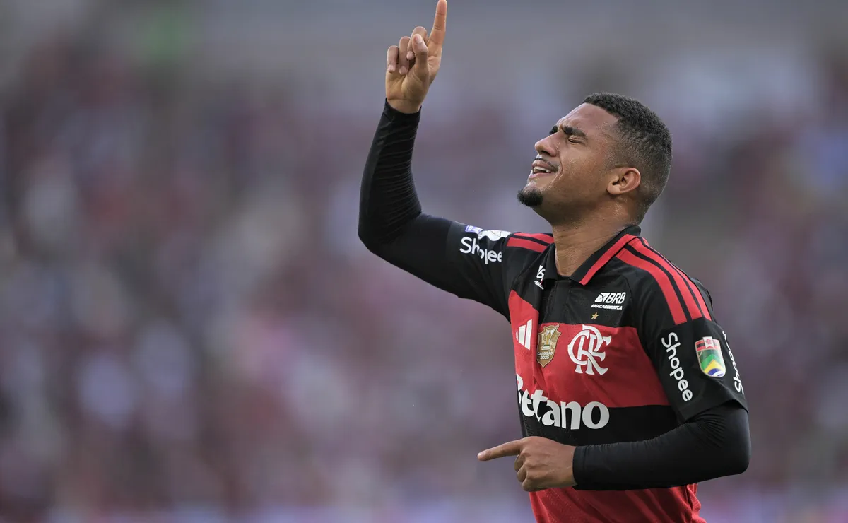 Samuel Lino dá show e comanda goleada do Flamengo contra o Coritiba no Maracanã