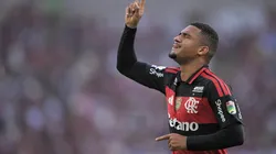 RJ - RIO DE JANEIRO - 30/05/2026 - BRASILEIRO A 2026, FLAMENGO X CORITIBA - Samuel Lino jogador do Flamengo comemora seu gol durante partida contra o Coritiba no estadio Maracana pelo campeonato Brasileiro A 2026. Foto: Jorge Rodrigues/AGIF