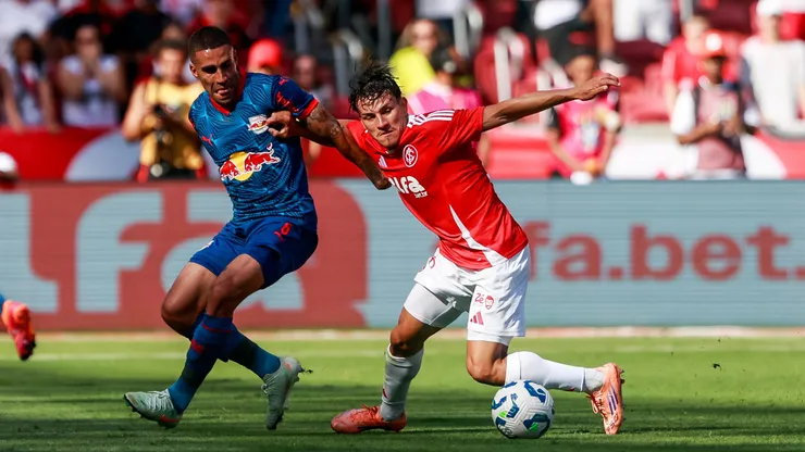 Jogador do Internacional durante partida contra o Bragantino no estadio Beira-Rio pelo campeonato Brasileiro A 2025. Foto: Luiz Erbes/AGIF