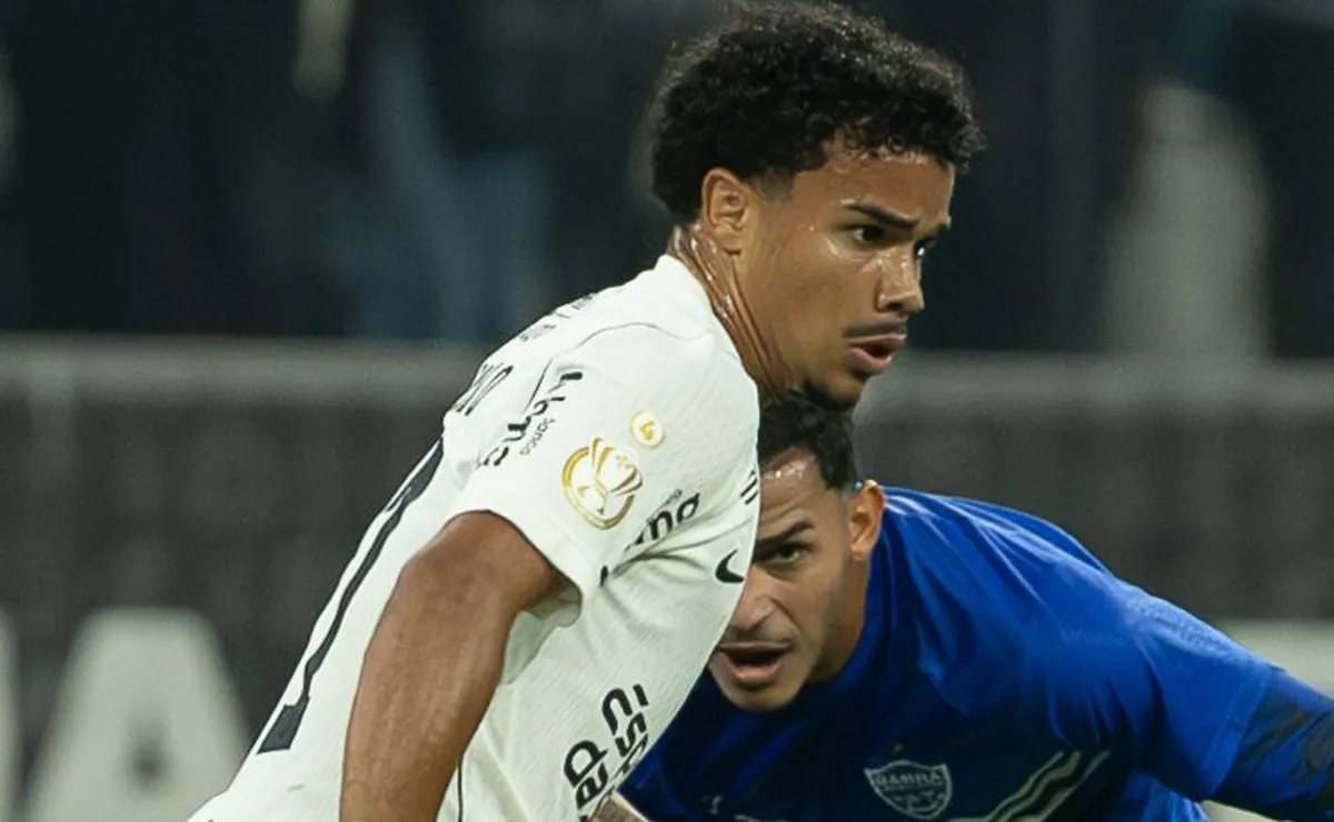 Torcida do Corinthians elogia Kaio César durante primeiro tempo contra o Grêmio no Brasileirão
