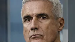 Luís Castro durante o último jogo do Grêmio antes da parada para a Copa do Mundo