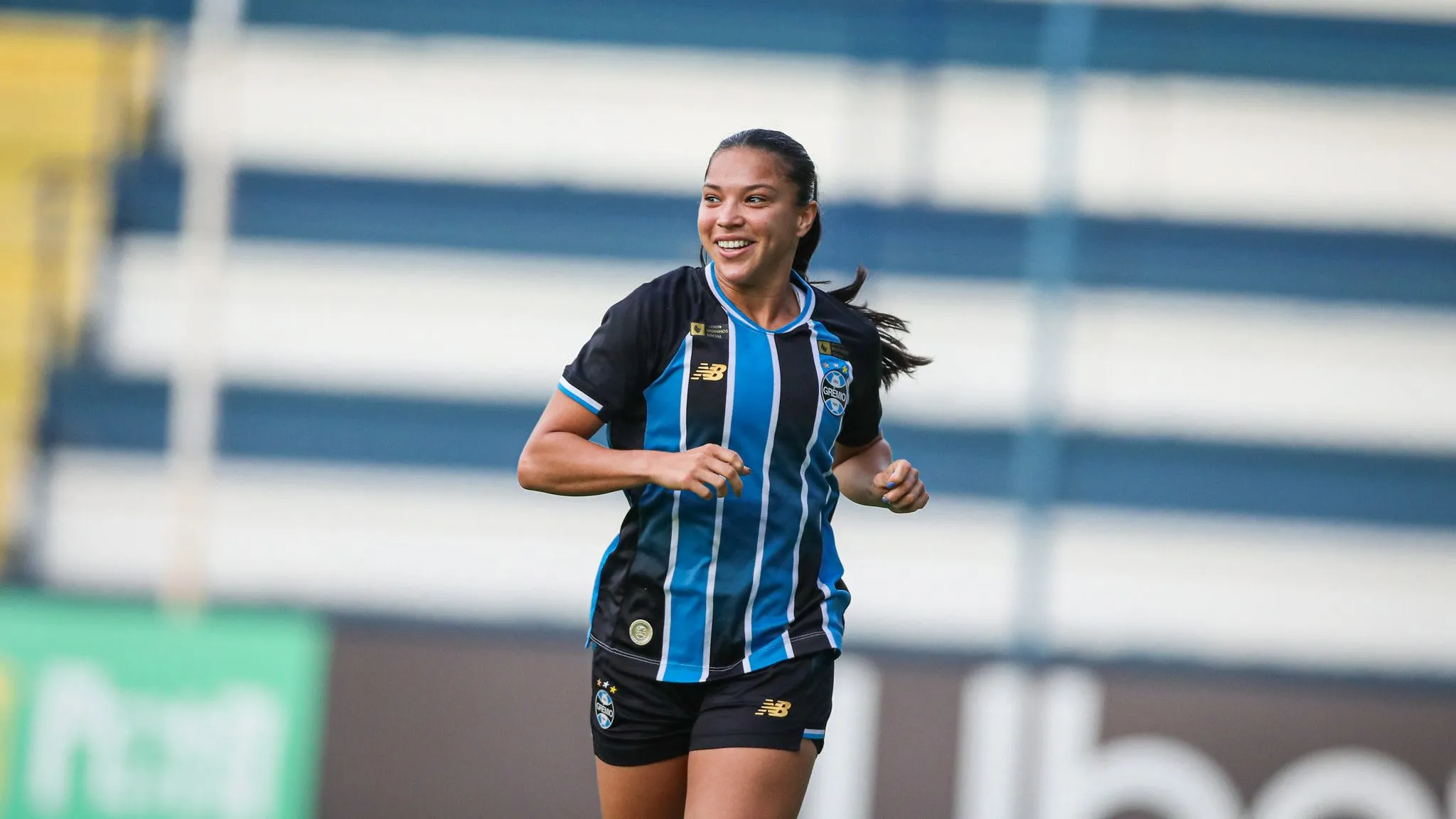Giovaninha em campo pelo Grêmio no Brasileirão Feminino