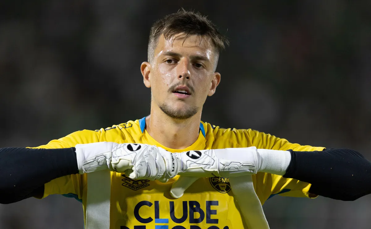 Beltrame é expulso após acabar com chance clara de gol e Grêmio perde mais uma no Brasileirão