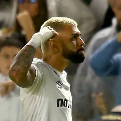 Gabigol é expulso após gesto obsceno em Santos x Vitória