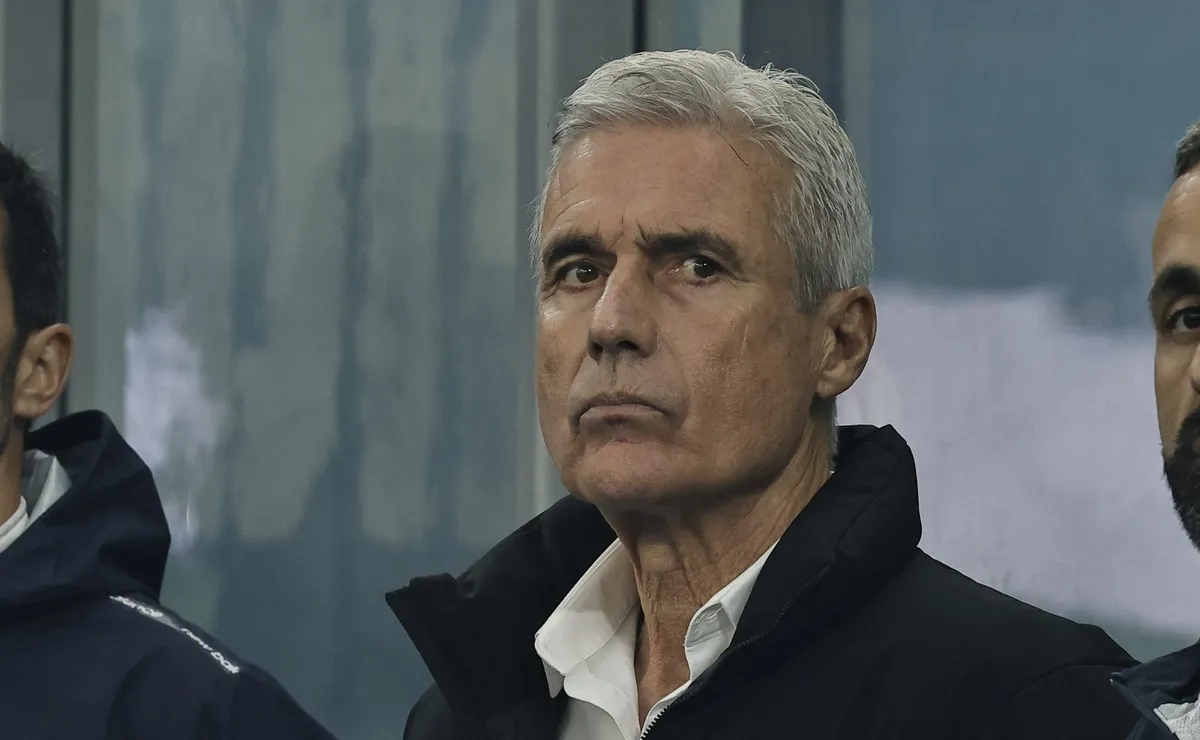 Técnico do Grêmio, Luís Castro elogia Cristiano Ronaldo e projeta o gol 1000