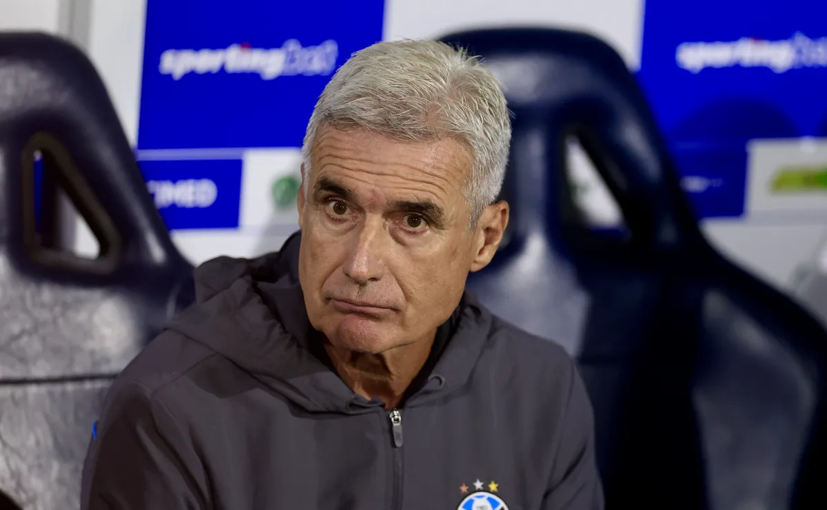 Vídeo: Luís Castro assume responsabilidade do momento do Grêmio: “Temporada muito difícil”