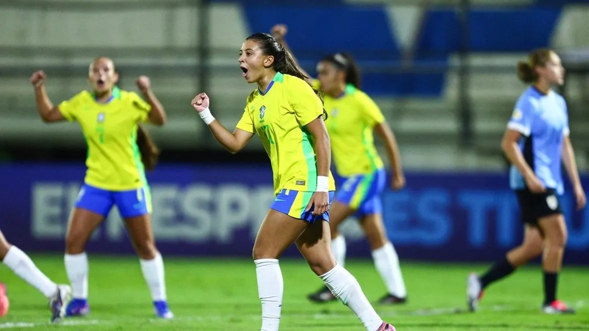 Helena, atacante do São Paulo, em campo pela Seleção Feminina Sub-17