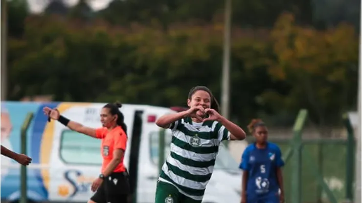 Brendha celebra gol do Coxa nas oitavas de final - Foto: Luana Perdoncini/Coritiba