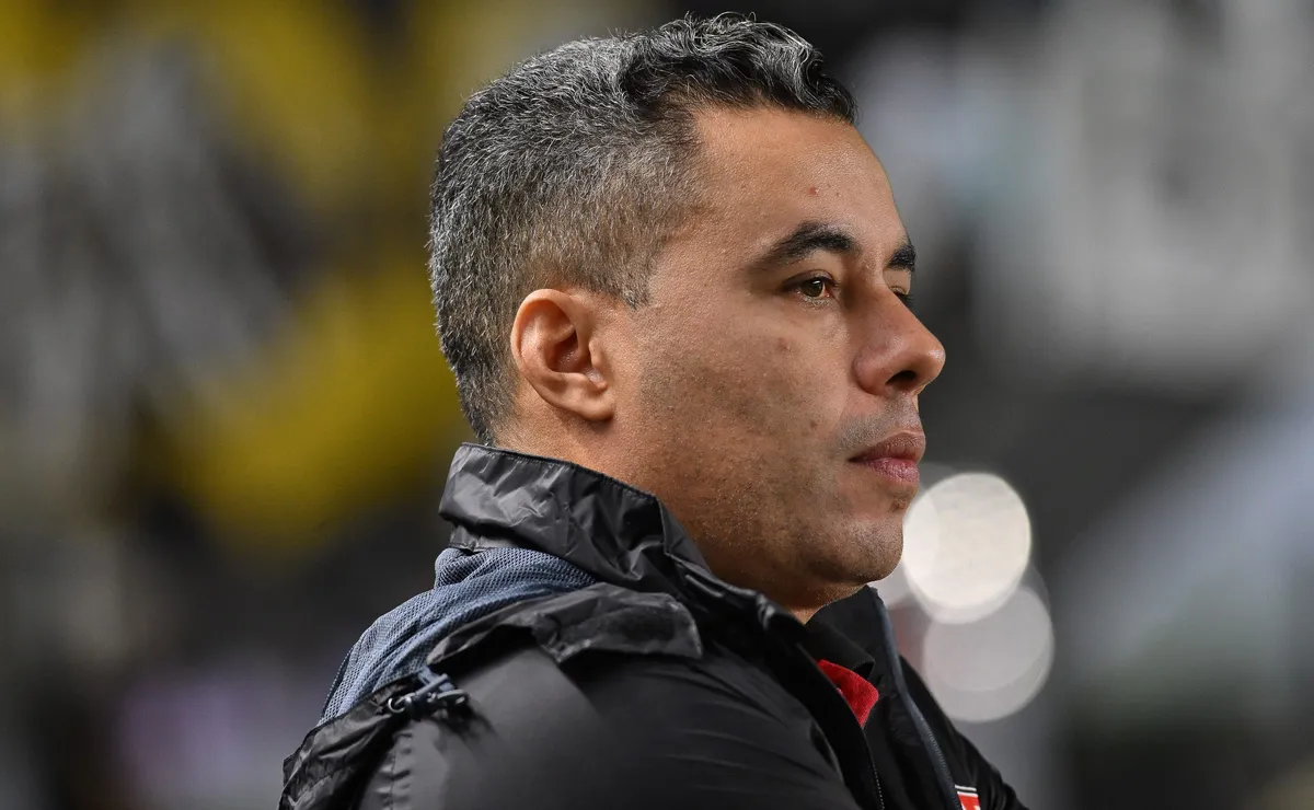Jair Ventura lamenta derrota do Vitória, mas enaltece eficácia do Santos nas finalizações: “É o futebol”