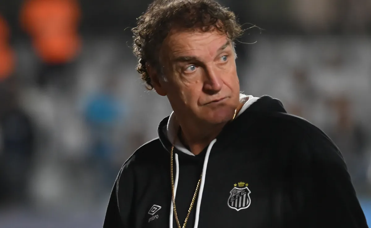 Cuca admite carências no Santos e pede reforços em todos os setores
