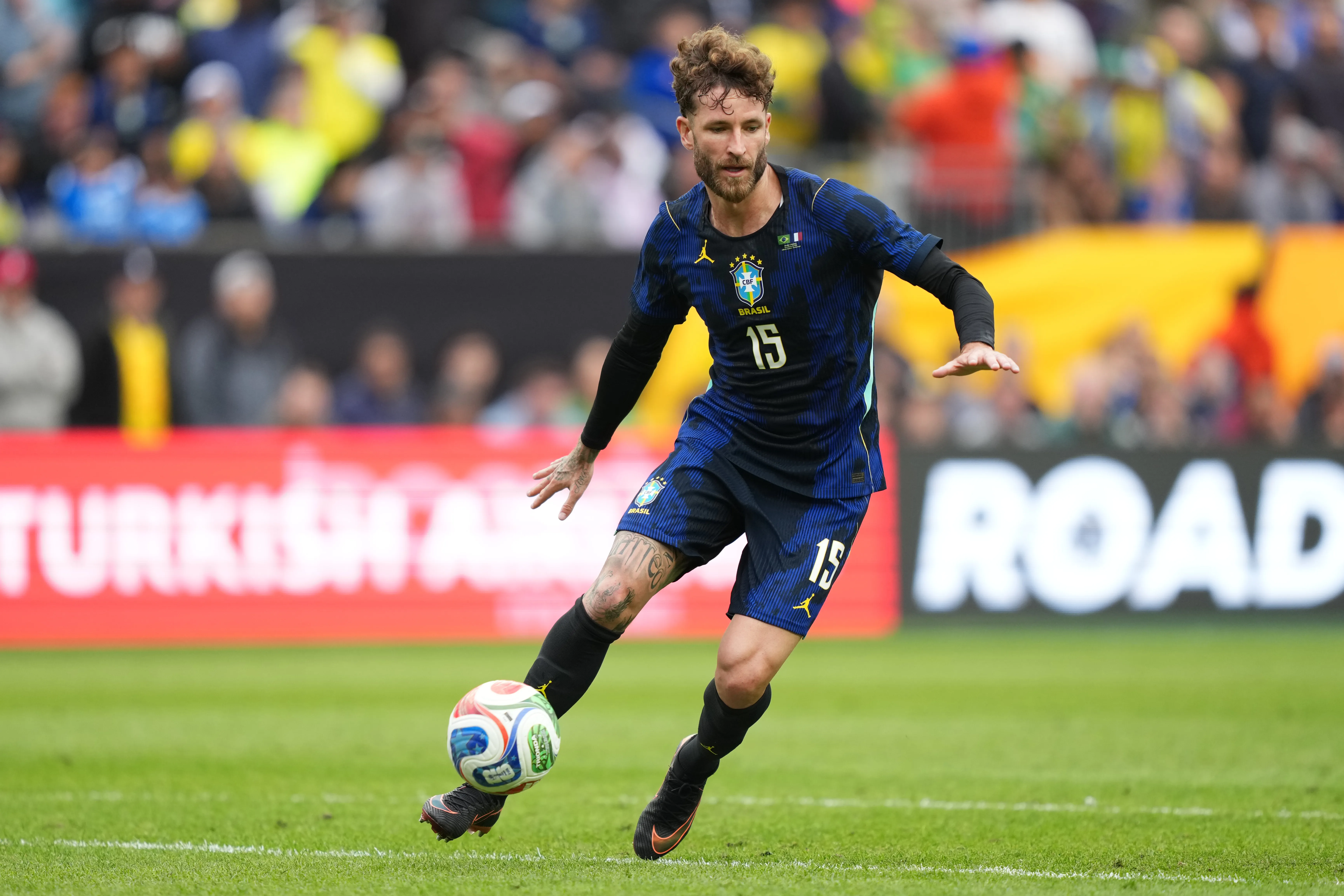Léo Pereira durante amistoso contra a França. Foto: Michael Owens/Getty Images